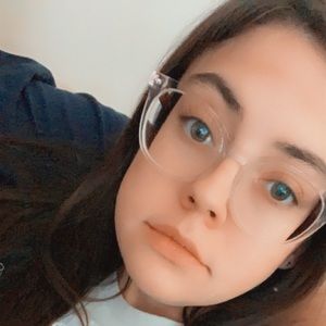 Meet your Posher, Carly